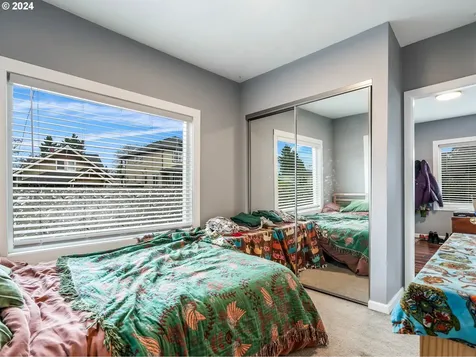 6916 Se Woodstock Boulevard Portland OR 97206