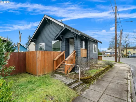 6916 Se Woodstock Boulevard Portland OR 97206