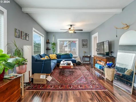 6916 Se Woodstock Boulevard Portland OR 97206