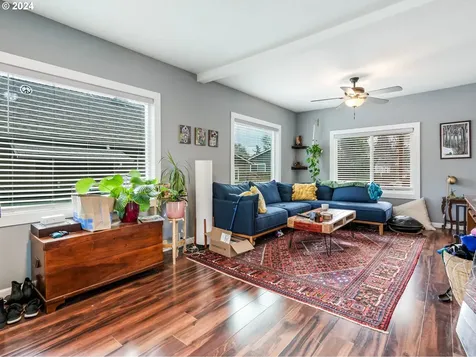 6916 Se Woodstock Boulevard Portland OR 97206