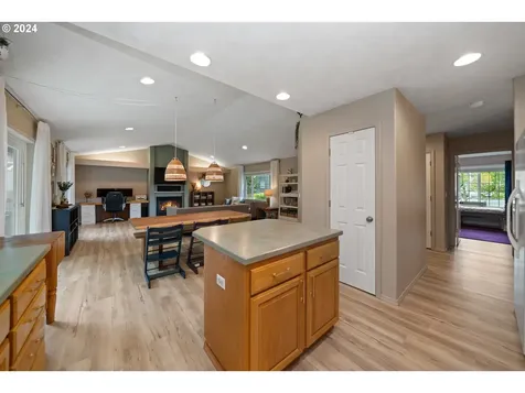 765 Sw Kalmia Avenue Warrenton OR 97146