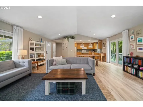 765 Sw Kalmia Avenue Warrenton OR 97146