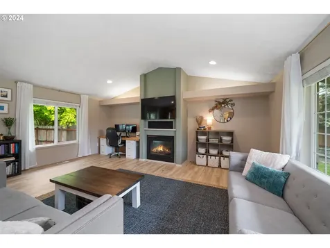 765 Sw Kalmia Avenue Warrenton OR 97146