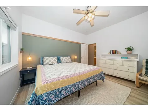 765 Sw Kalmia Avenue Warrenton OR 97146