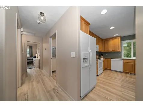 765 Sw Kalmia Avenue Warrenton OR 97146
