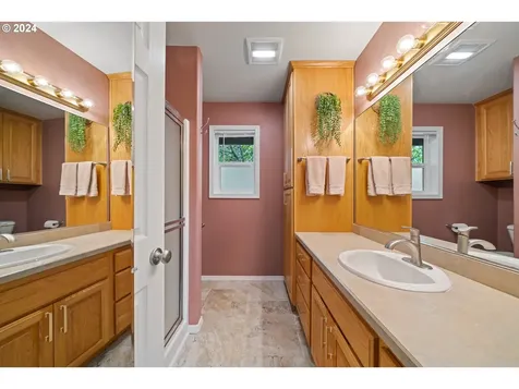 765 Sw Kalmia Avenue Warrenton OR 97146