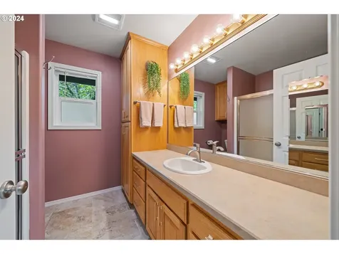 765 Sw Kalmia Avenue Warrenton OR 97146