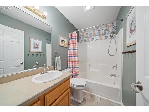 765 Sw Kalmia Avenue Warrenton OR 97146