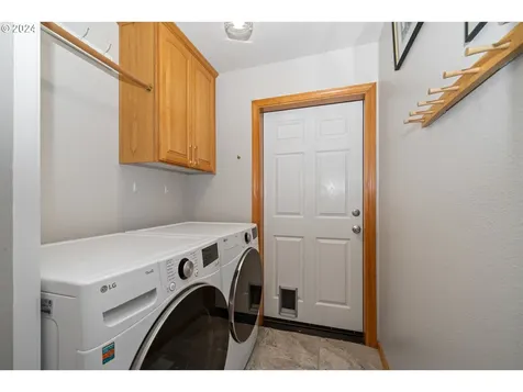 765 Sw Kalmia Avenue Warrenton OR 97146