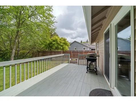 765 Sw Kalmia Avenue Warrenton OR 97146