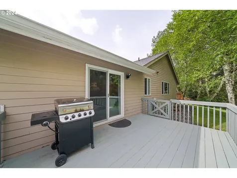 765 Sw Kalmia Avenue Warrenton OR 97146