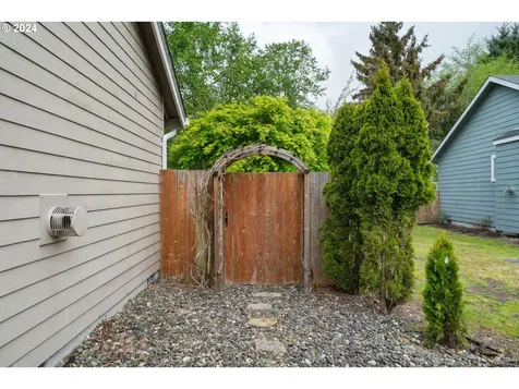 765 Sw Kalmia Avenue Warrenton OR 97146