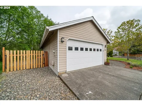 765 Sw Kalmia Avenue Warrenton OR 97146