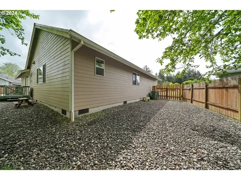 765 Sw Kalmia Avenue Warrenton OR 97146