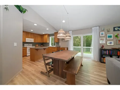 765 Sw Kalmia Avenue Warrenton OR 97146