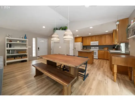 765 Sw Kalmia Avenue Warrenton OR 97146