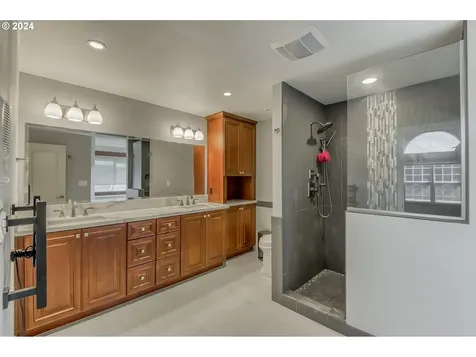 17016 Ne 37th Circle Vancouver WA 98682