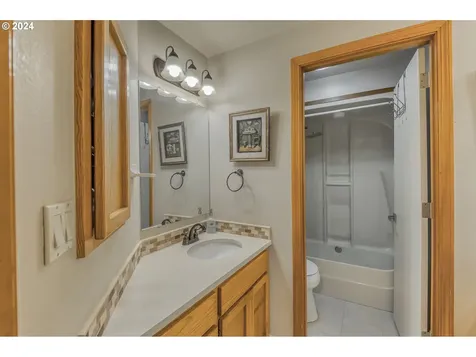 17016 Ne 37th Circle Vancouver WA 98682