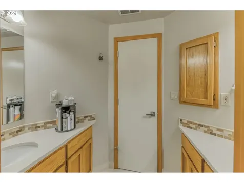 17016 Ne 37th Circle Vancouver WA 98682