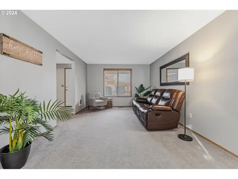 5913 NE 99th Street Vancouver WA 98665