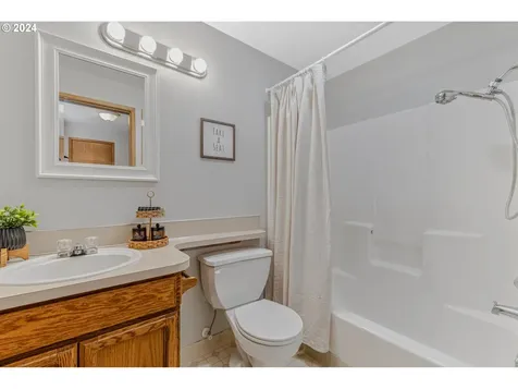 5913 NE 99th Street Vancouver WA 98665
