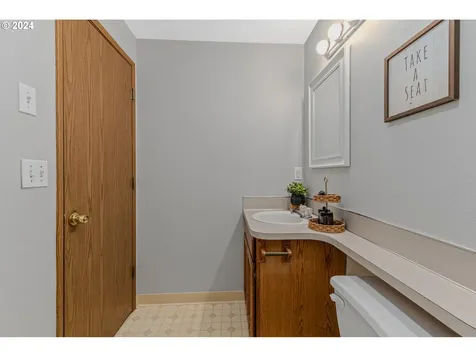 5913 NE 99th Street Vancouver WA 98665