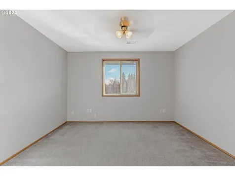 5913 NE 99th Street Vancouver WA 98665