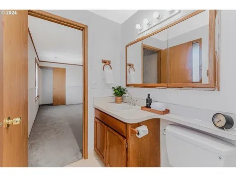 5913 NE 99th Street Vancouver WA 98665