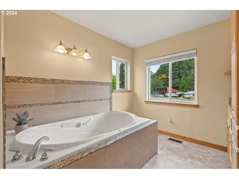 4330 Ne 290th Street La Center WA 98629
