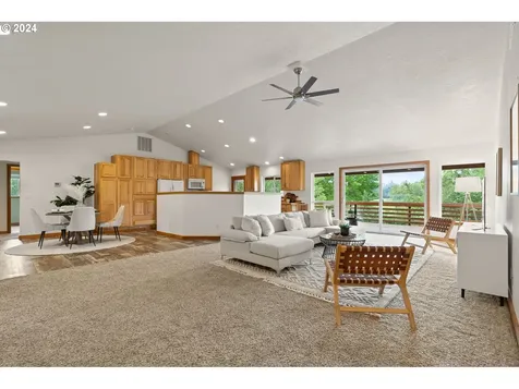 4330 Ne 290th Street La Center WA 98629