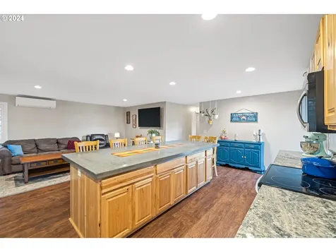 64761 Mcdermott Road Deer Island OR 97054