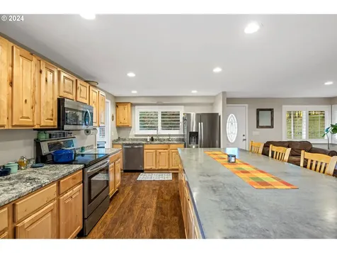 64761 Mcdermott Road Deer Island OR 97054