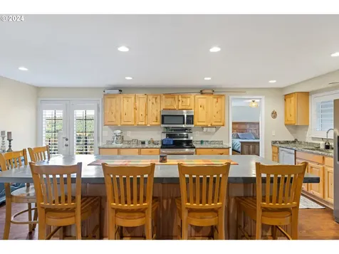 64761 Mcdermott Road Deer Island OR 97054