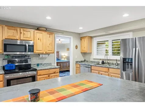 64761 Mcdermott Road Deer Island OR 97054