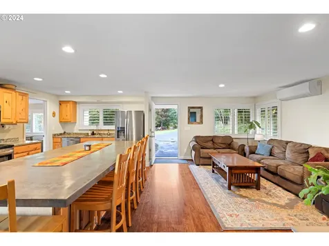 64761 Mcdermott Road Deer Island OR 97054