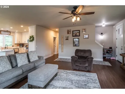 130 Kangaroo Court Winston OR 97496