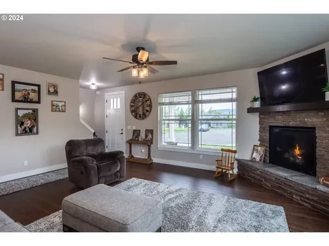 130 Kangaroo Court Winston OR 97496