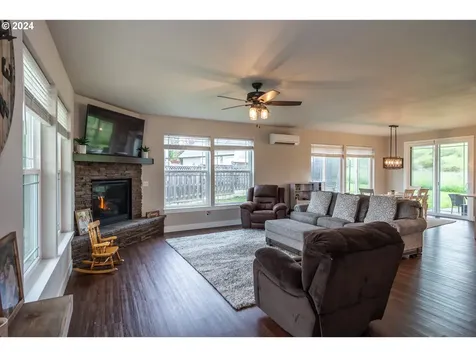130 Kangaroo Court Winston OR 97496