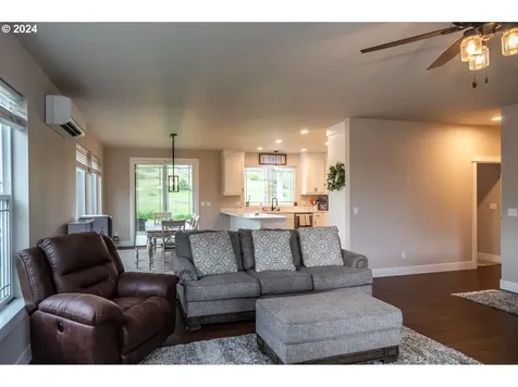 130 Kangaroo Court Winston OR 97496