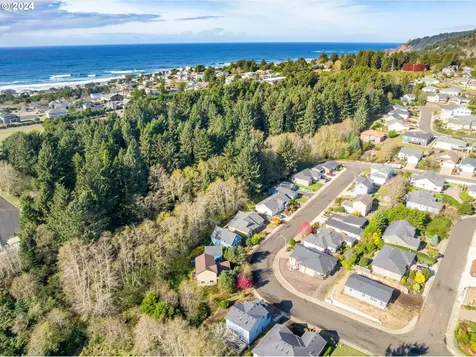 4505 NE Tide Avenue Lincoln City OR 97367