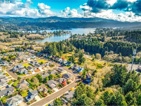 4505 NE Tide Avenue Lincoln City OR 97367