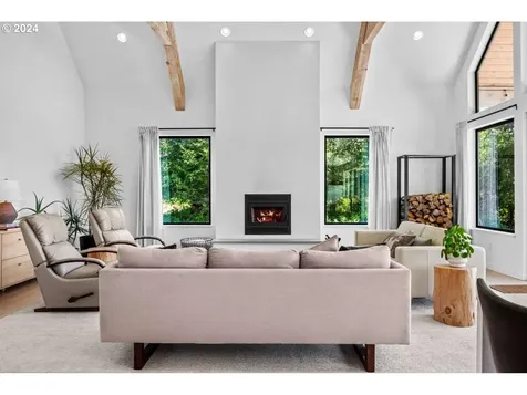 102 High Bank Lane Woodland WA 98674