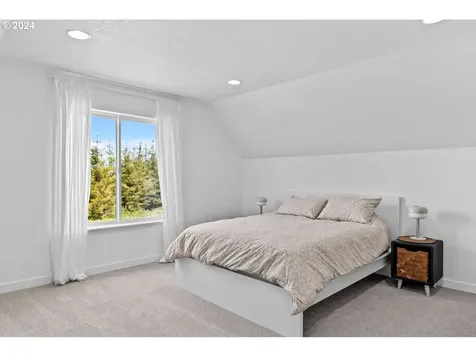 102 High Bank Lane Woodland WA 98674
