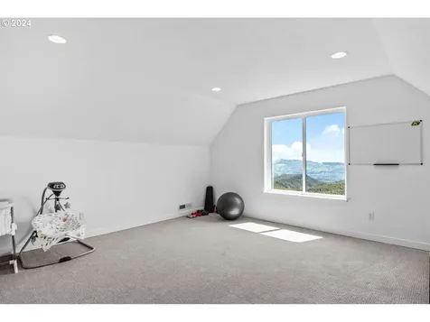 102 High Bank Lane Woodland WA 98674
