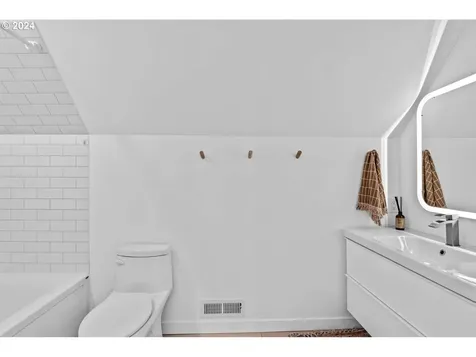 102 High Bank Lane Woodland WA 98674