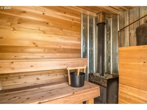 102 High Bank Lane Woodland WA 98674