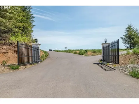 102 High Bank Lane Woodland WA 98674