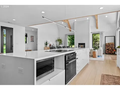 102 High Bank Lane Woodland WA 98674