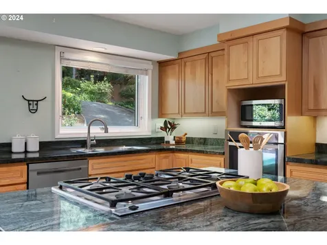5020 Sw Fairhaven Drive Portland OR 97221