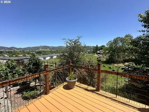 152 Fox Hollow Lane Roseburg OR 97471